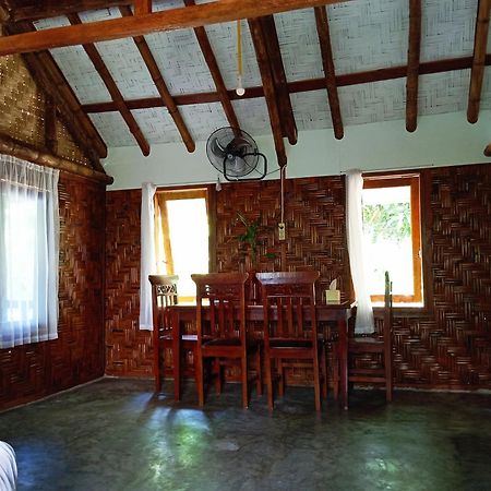 Magpie resto dan homestay Bukit Lawang Esterno foto