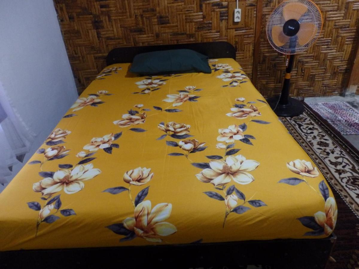 Magpie resto dan homestay Bukit Lawang Esterno foto