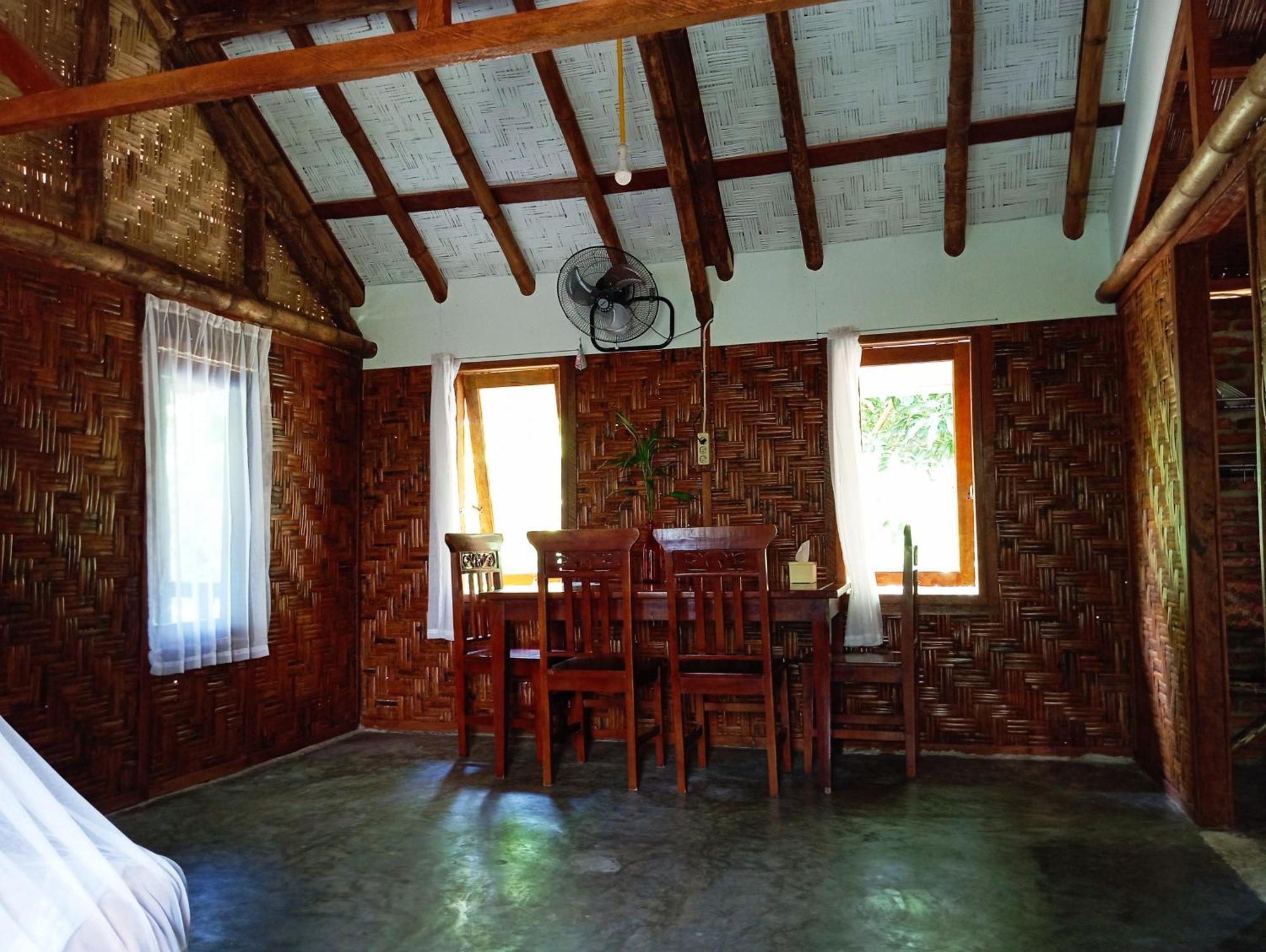 Magpie resto dan homestay Bukit Lawang Esterno foto