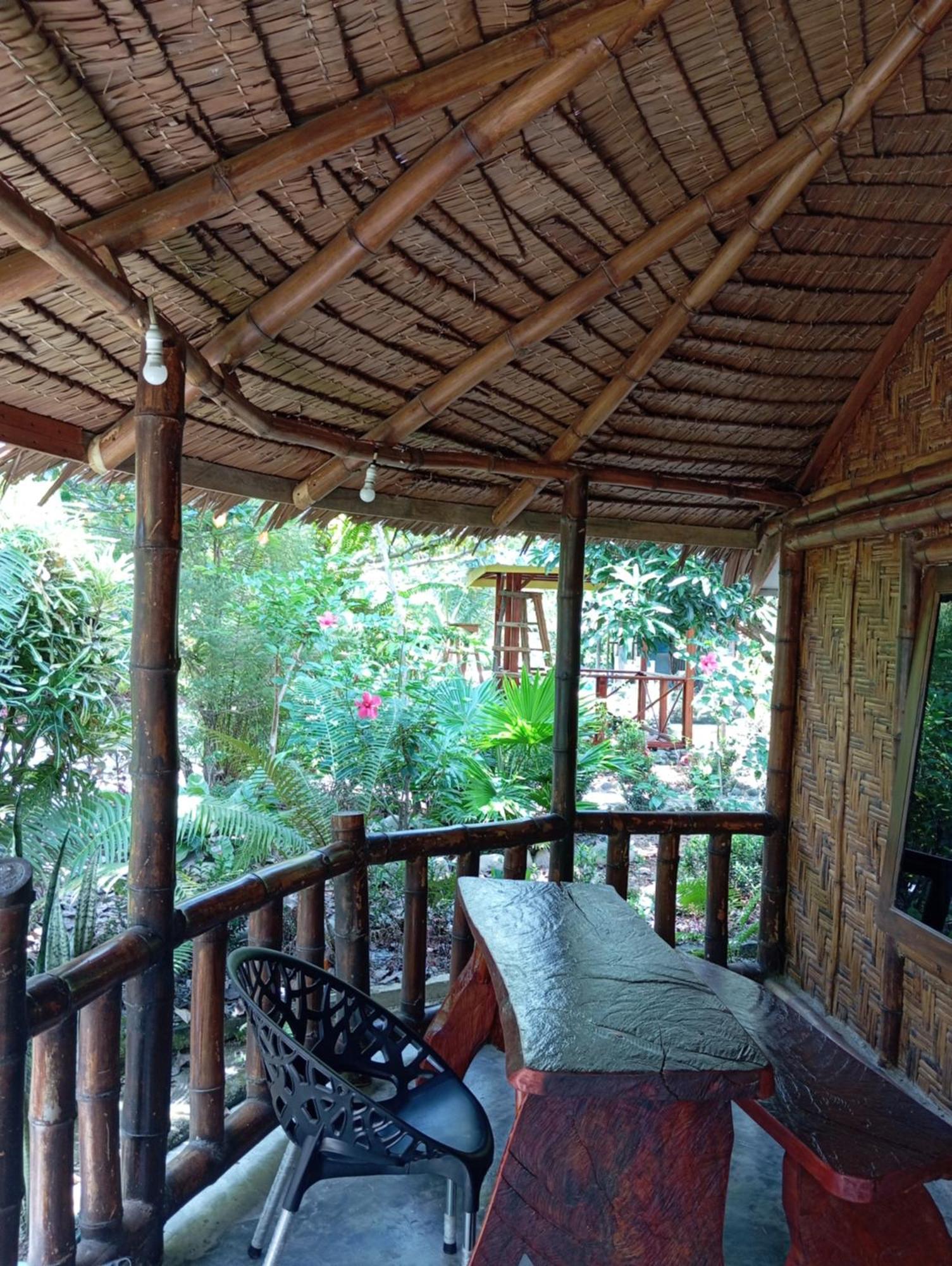 Magpie resto dan homestay Bukit Lawang Esterno foto